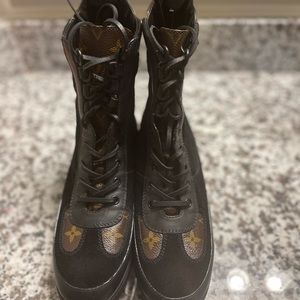 Women’s Louis Vuitton Monogram Laureate Platform Desert Boots